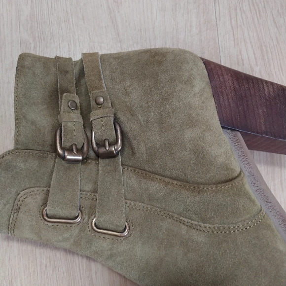 Anthropologie Holding Horses Olive Green suede Heels Bootie Size-39 US 8.5-9 - Picture 4 of 10